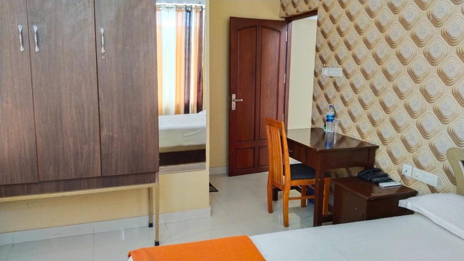Hotel Falcon Thiruvananthapuram Ngoại thất bức ảnh
